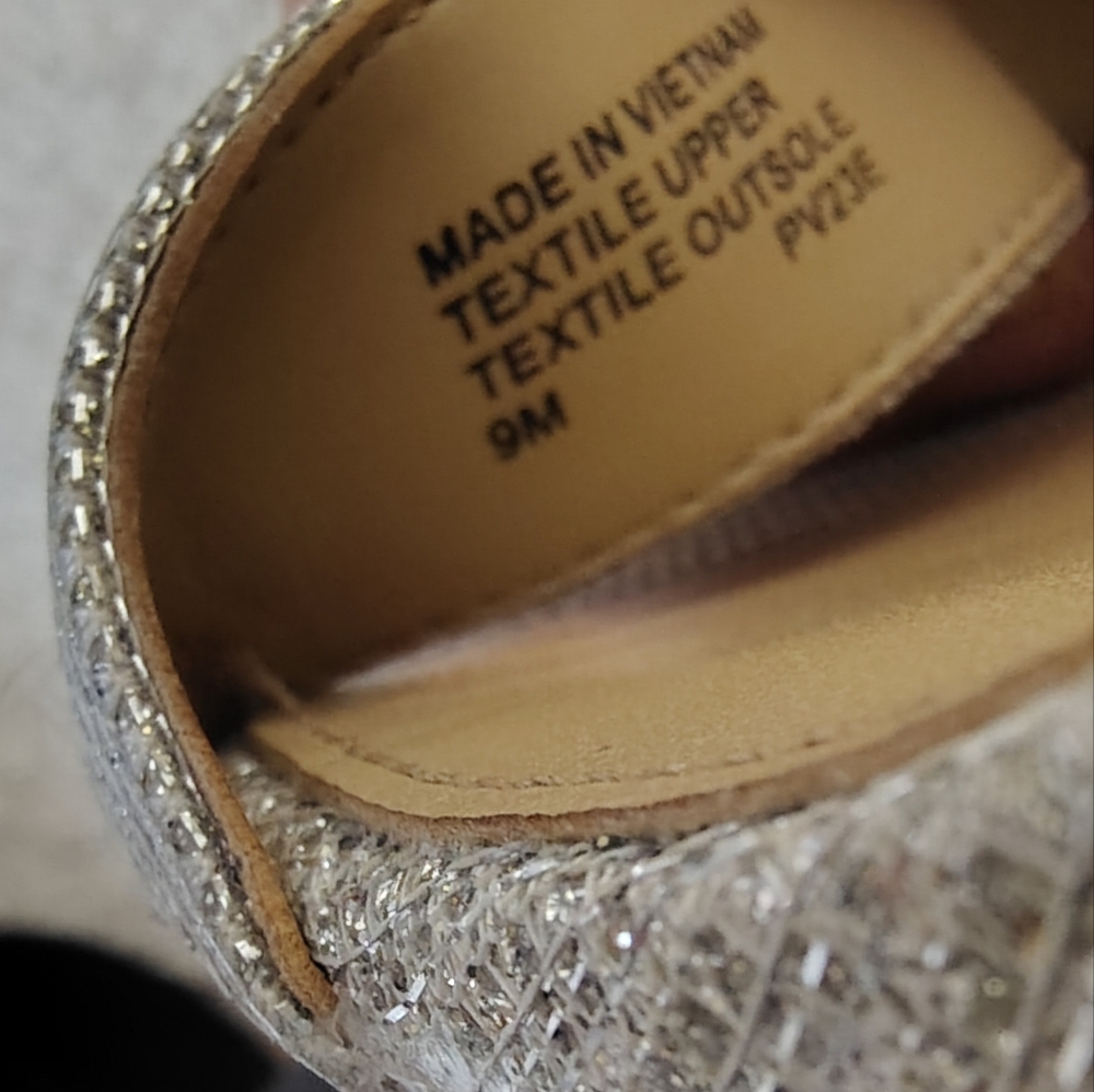 🆕⭐ Micheal Kors Silver Sandals - Picture 10 of 11